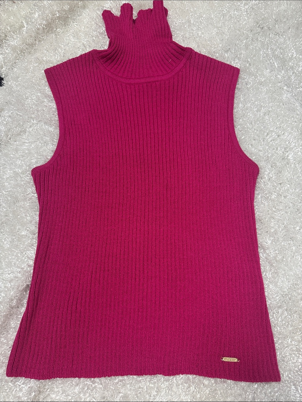St. John pink sleeveless turtleneck M